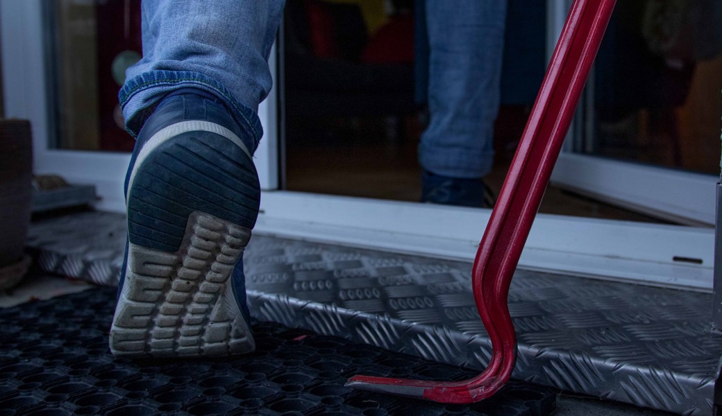 Täter brechen in zwei Schulhäuser in Au ein