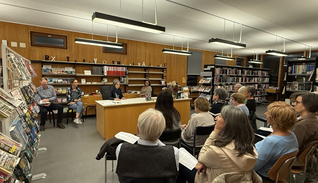 Bibliotheksteam stellt Neuheiten vor