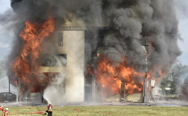 100 Fotos und Videos vom Brand