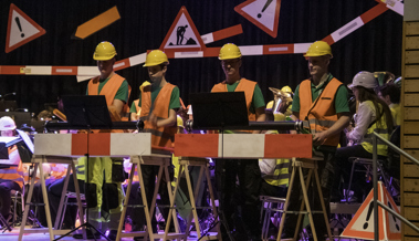 Musikgesellschaft Montlingen-Eichenwies spielt auf der Baustelle