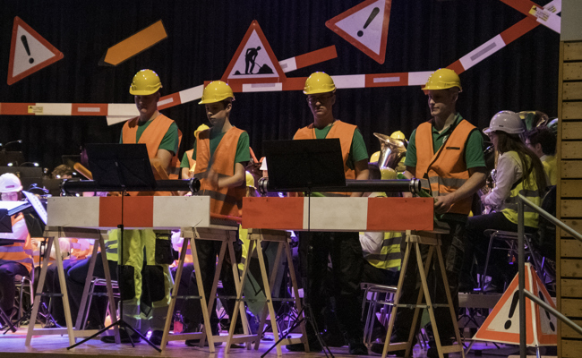 Musikgesellschaft Montlingen-Eichenwies spielt auf der Baustelle