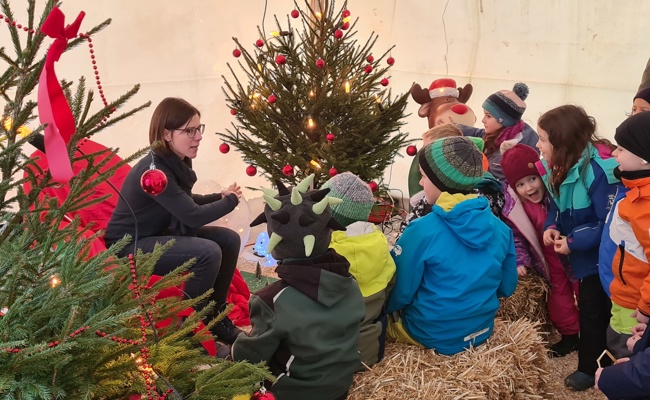 Ponyreiten, Märlizelt und der Samichlaus kommt zu Besuch