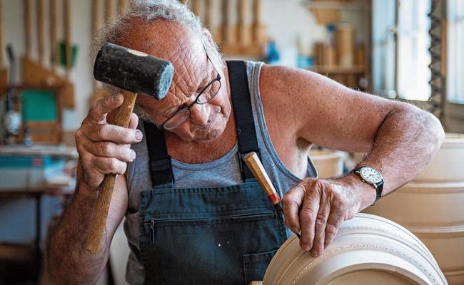 Holz prägt sein Leben