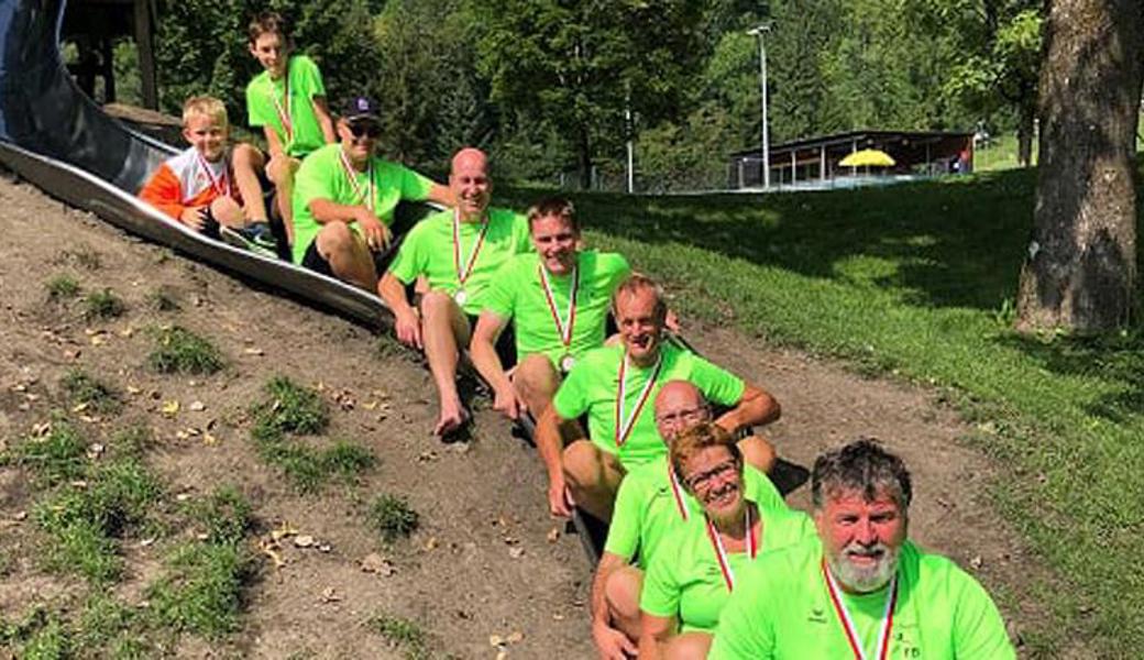 Bronzemedaillen umhängen lassen durften sich das 3.-Liga- und das 5.-Liga-Team.