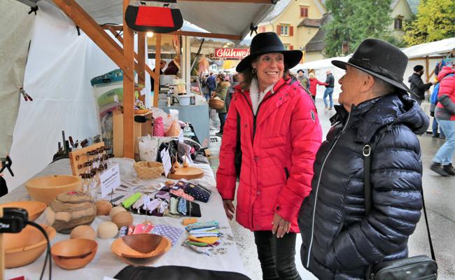 Martini-Markt in Thal brachte Farbe in graue Tage