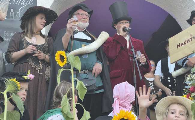 Letzter Rat des Nachtwächters am Torkelfest: «Man kann nie genug trinken»