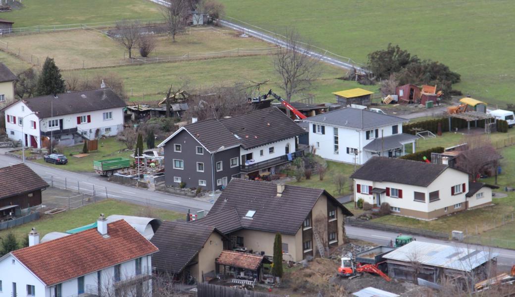 Im gleichen Gebiet waren mehrere andere Häuser ebenfalls von Sturmschäden betroffen.