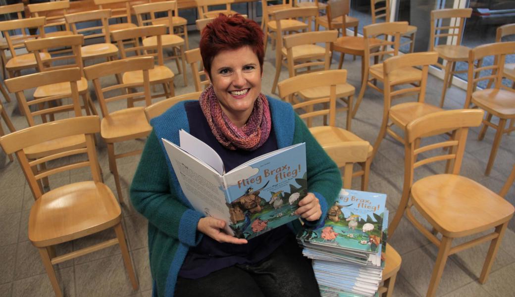 Jasi Hutter, die ihr erstes Bilderbuch gemacht hat, ist bereit für die erste Lesung.