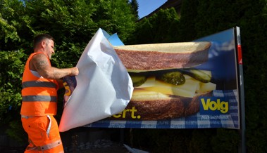 Plakate, Wind, Wetter und Begegnungen: Unterwegs mit einem Afficheur im Rheintal