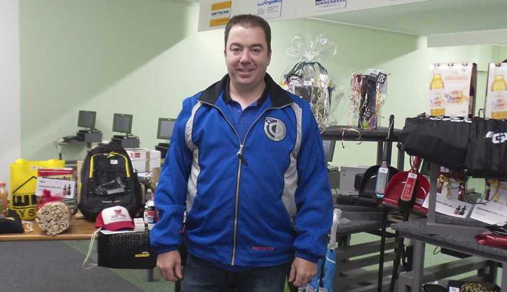 Die Tombola wartet auf Abnehmer: Vereinspräsident Reto Heeb hofft auf viele Gäste am Pistolen-Feldschiessen. 