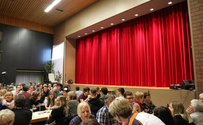 Kriessner Turner treiben sich an der High School herum