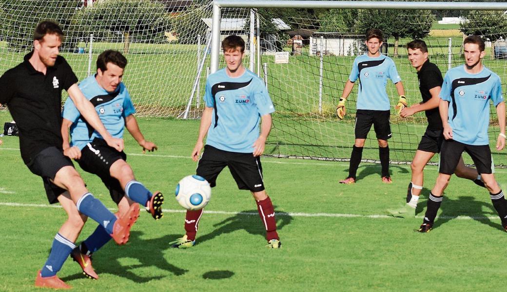 Artist auf Platz 2: Bilderbuchtor für die Mannschaft «Ex-OK Beizenturnier».  Artist auf Platz 2: Bilderbuchtor für die Mannschaft «Ex-OK Beizenturnier».