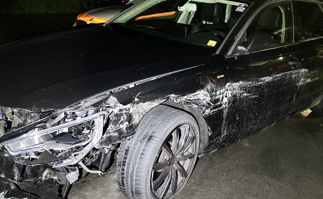 Unfall gebaut und abgehauen - Polizei erwischt Autofahrer vor Partylokal