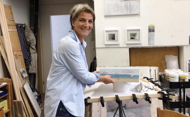 Printmalerin Esther Rüthemann im Stellwerk