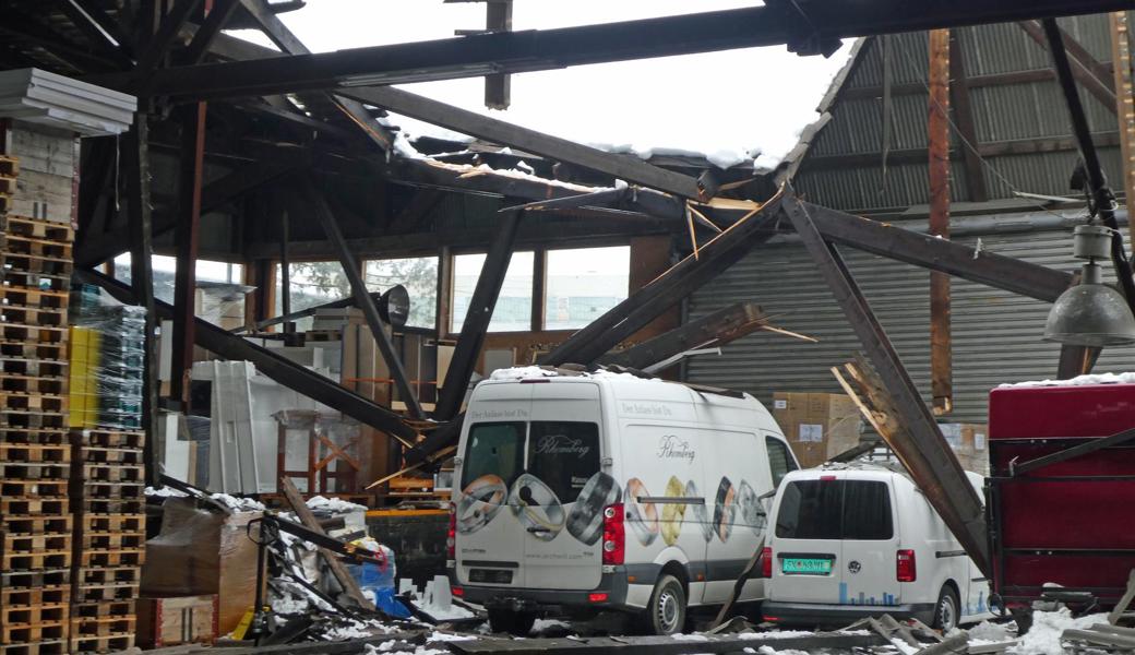 Zum Glück war in der Halle an der Kriessnerstrasse in Altstätten während des Dacheinsturzes niemand im Gebäude. 