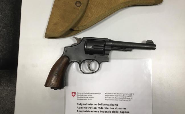 Mit dem Revolver in der Hose über die Grenze