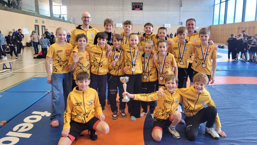 Der RSK-Nachwuchs sicherte sich an der Rheintalliga den Pokal für den dritten Platz.