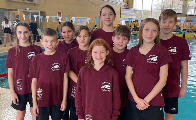 Medaillen und persönliche Bestzeiten für Talente von Rhy Swimming in Deutschland
