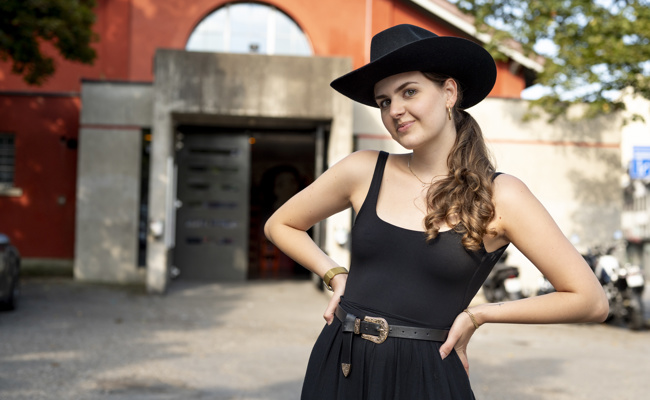 Das Cowgirl aus dem Rheintal: Country-Pop-Sängerin Amber Rae trifft den Zeitgeist