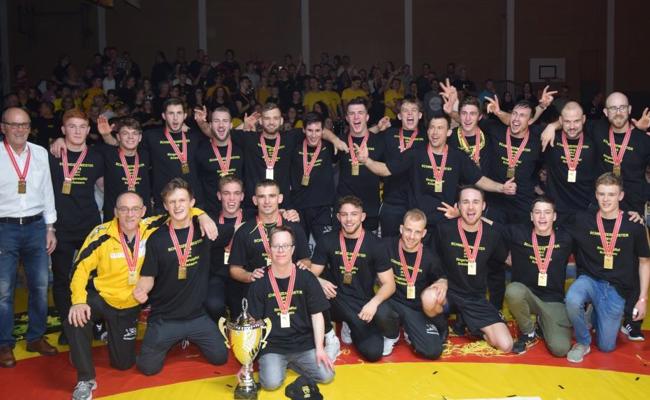 Ringer feiern den Titel - die Bilder