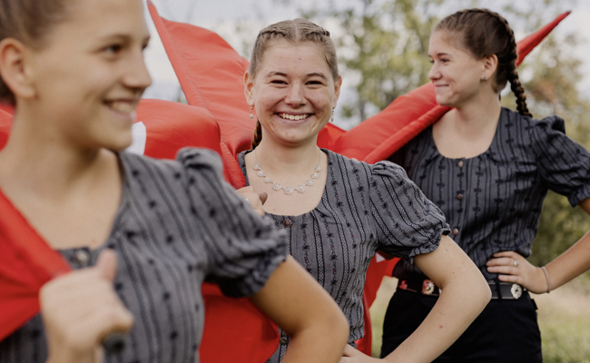 Elina, 18 Jahre: «Wir Jungen müssen unsere Kultur pflegen, damit diese erhalten bleibt»