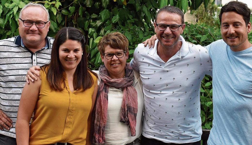 Die diesjährigen Jubilare freuen sich über die besinnliche Feier: (v. l.) Reto Hutter, Mirjam Rusch, Barbara Zogg, Thomas Büchel und Dominic Stoop. 