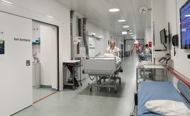 Mehr unternehmerische Freiheit für Spitäler - werden sie sogar zu Aktiengesellschaften?