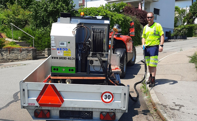 Nachhaltig und wirksam: Stadt setzt Heisswasser und Dampf gegen Unkraut ein