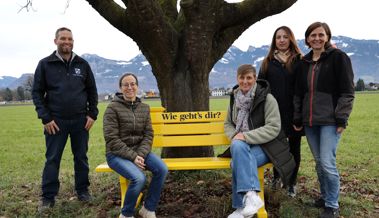 «Hopp, wia häasch?»: Eine neue Sitzbank setzt ein wichtiges Zeichen für psychische Gesundheit