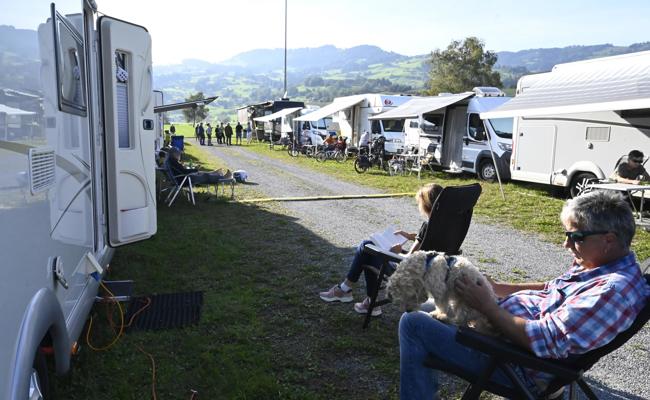 Grosses Treffen der fahrenden Ferienhäuser