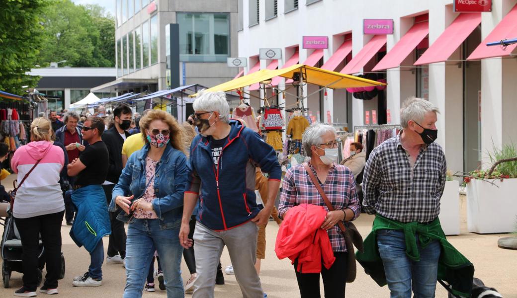 Viele nutzten die Gelegenheit, den Samstagseinkauf mit dem Marktbesuch zu verbinden. 
