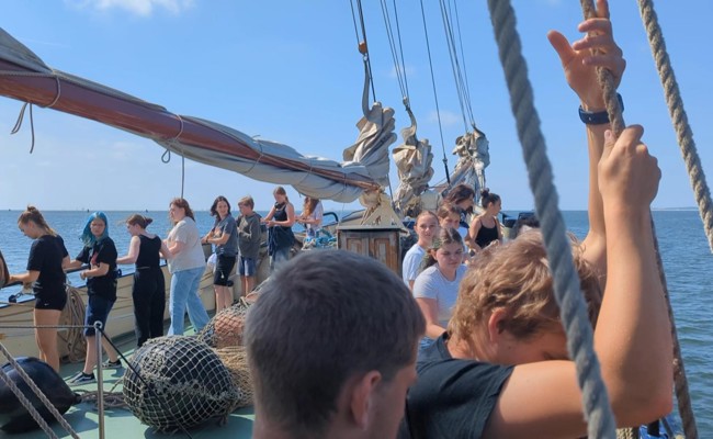 Sonne und gute Laune bei den Rheintaler Segeltörns in Holland