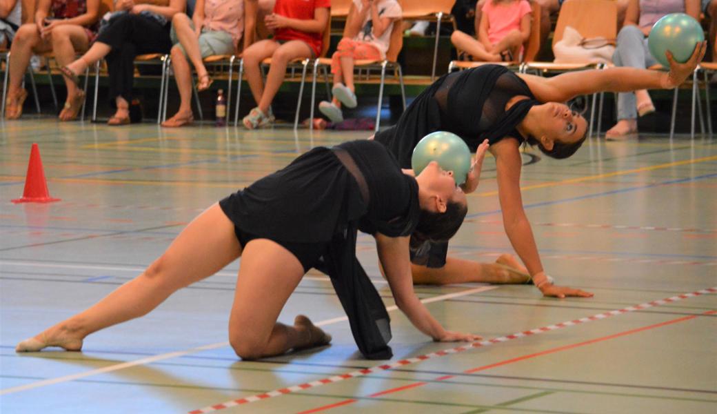 Mit der starken Note 9,94 legten Laura Althaus und Taina Giezendanner vom STV Balgach den Grundstein zu ihrem Sieg.