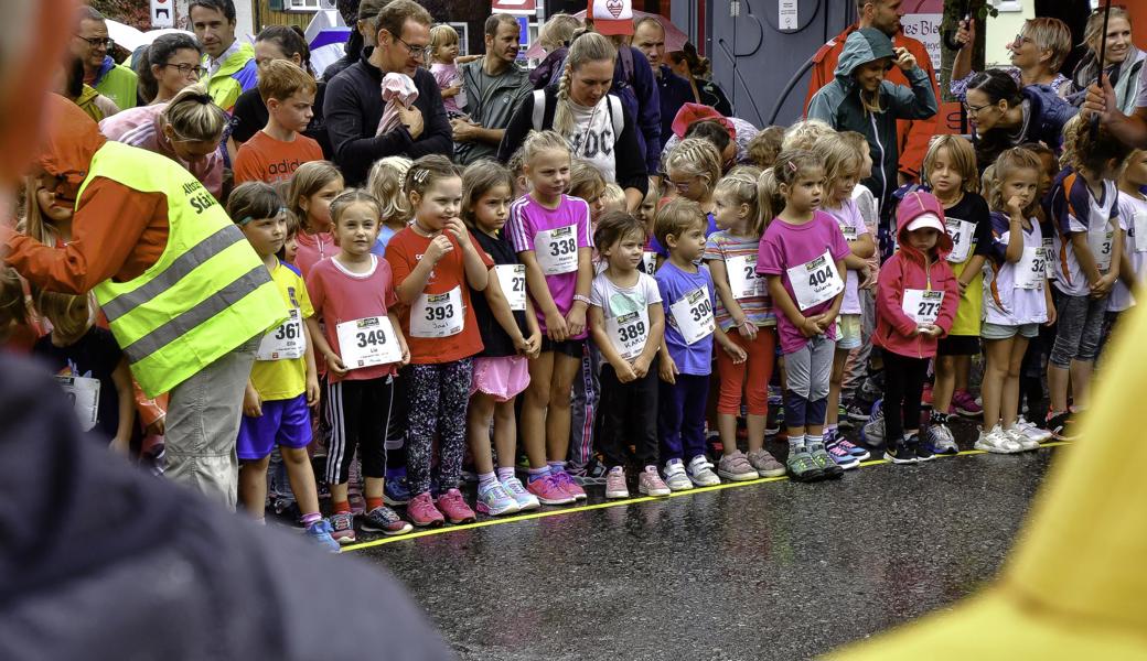 Die jüngste Teilnehmerin war zwei Jahre alt, der älteste Läufer 79. Die jüngste Teilnehmerin war zwei Jahre alt, der älteste Läufer 79.