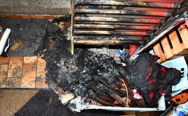 Viel Rauch bei Garagenbrand - Feuerwehr löschte rasch