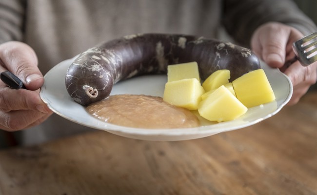 Einmal Blutwurst, bitte! Die Tradition der Metzgete hält sich hartnäckig