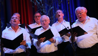 Der Männerchor sang «Welthits» - Bilder vom Unterhaltungsabend
