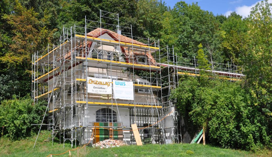 Das Pförtnerhaus aus der Schmidheiny-Ära wird nach der Renovation wieder bewohnt. 
