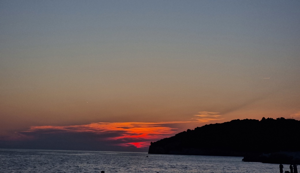 Die Jugendlichen genossen die Abendstimmung in Pula.