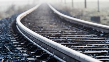 Velofahrerin stürzt wegen Bahnschiene
