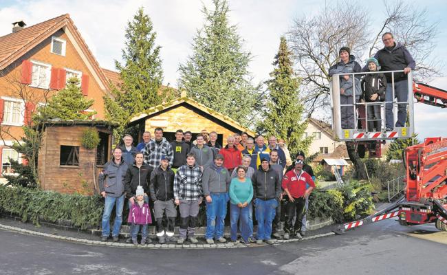 Weihnachtlich glänzt die Büchler Krippe