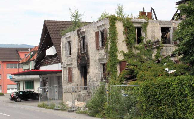 Brandstifter frei, Ruine bald weg