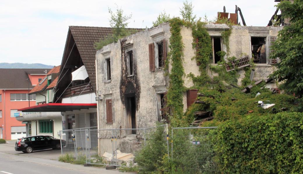 Seit bald vier Jahren steht das ehemalige Restaurant Sonne als Brandruine an Oberriets Bahnhofstrasse.
