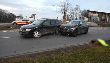 Beim Abbiegen krachten zwei Autos ineinander