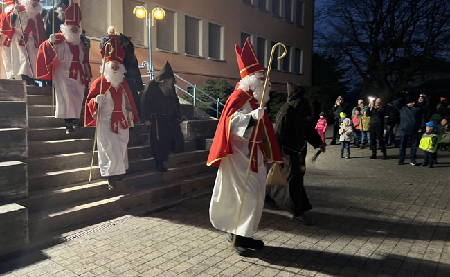 Widnauer Samichläuse beschenken 430 Kinder