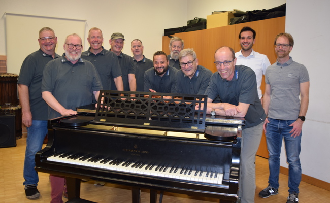 Männerchor Frohsinn Montlingen mit neuem Vereinsshirt