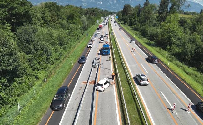 29-Jähriger rauschte über die Autobahn, rammte Fahrzeuge und prallte in eine Baustelle