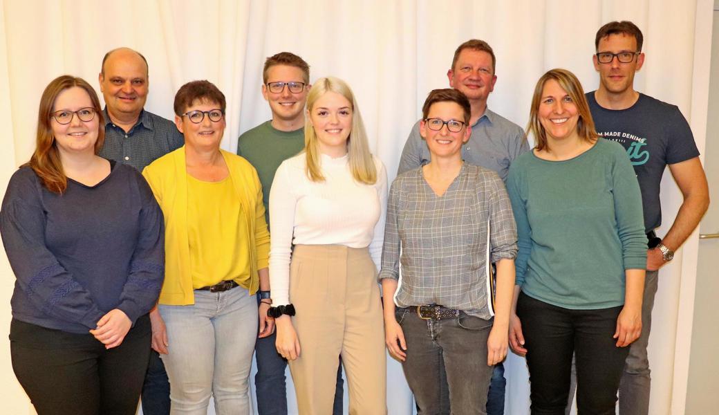 Von Links: Deborah Kläger (Leiterin Popkorn), Goar Hutter (ehemaliger Co-Präsident), Maya Hutter (Chronik), Stefan Bucher (neuer Präsident), Lea Hämmerle (neue Öffentlichkeitsbeauftragte), Carmen Broger (neue Vizepräsidentin), Albert Bärtsch (ehemaliger Co-Präsident), Martina Hutter (ehemalige Vizepräsidentin), Marcel Wider (Leiter Jugendmusik). 