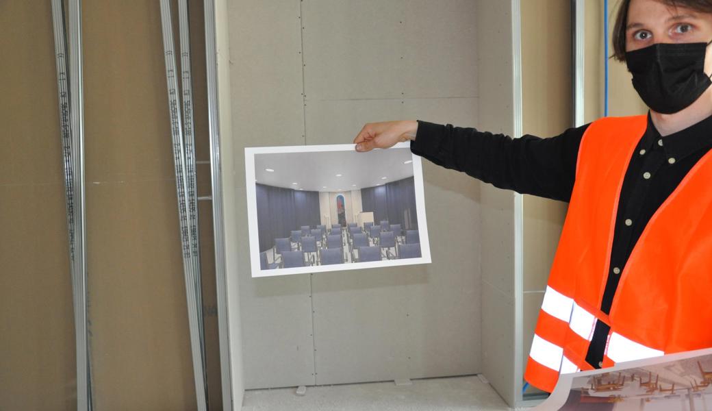 Architekt Pürckhauer zeigt, wie die Kapelle dereinst aussehen wird.