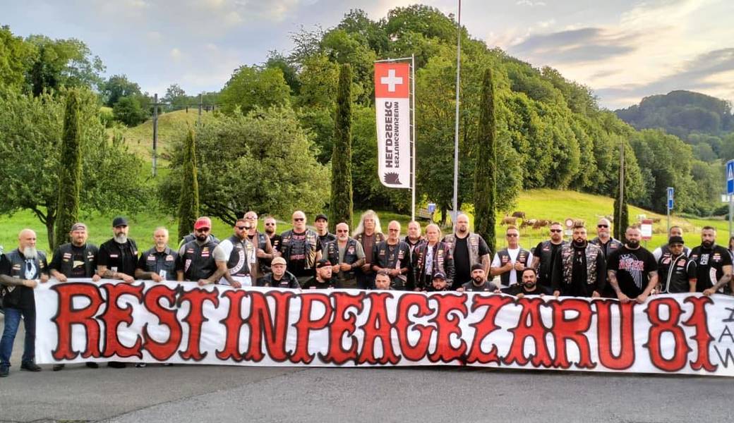 ... die Beerdigung Marcel Zarus Mitte Juni – Hunderte Rocker gaben dem Hells Angel mit einem kilometerlangen Konvoi von Buchs nach Oberriet das letzte Geleit.